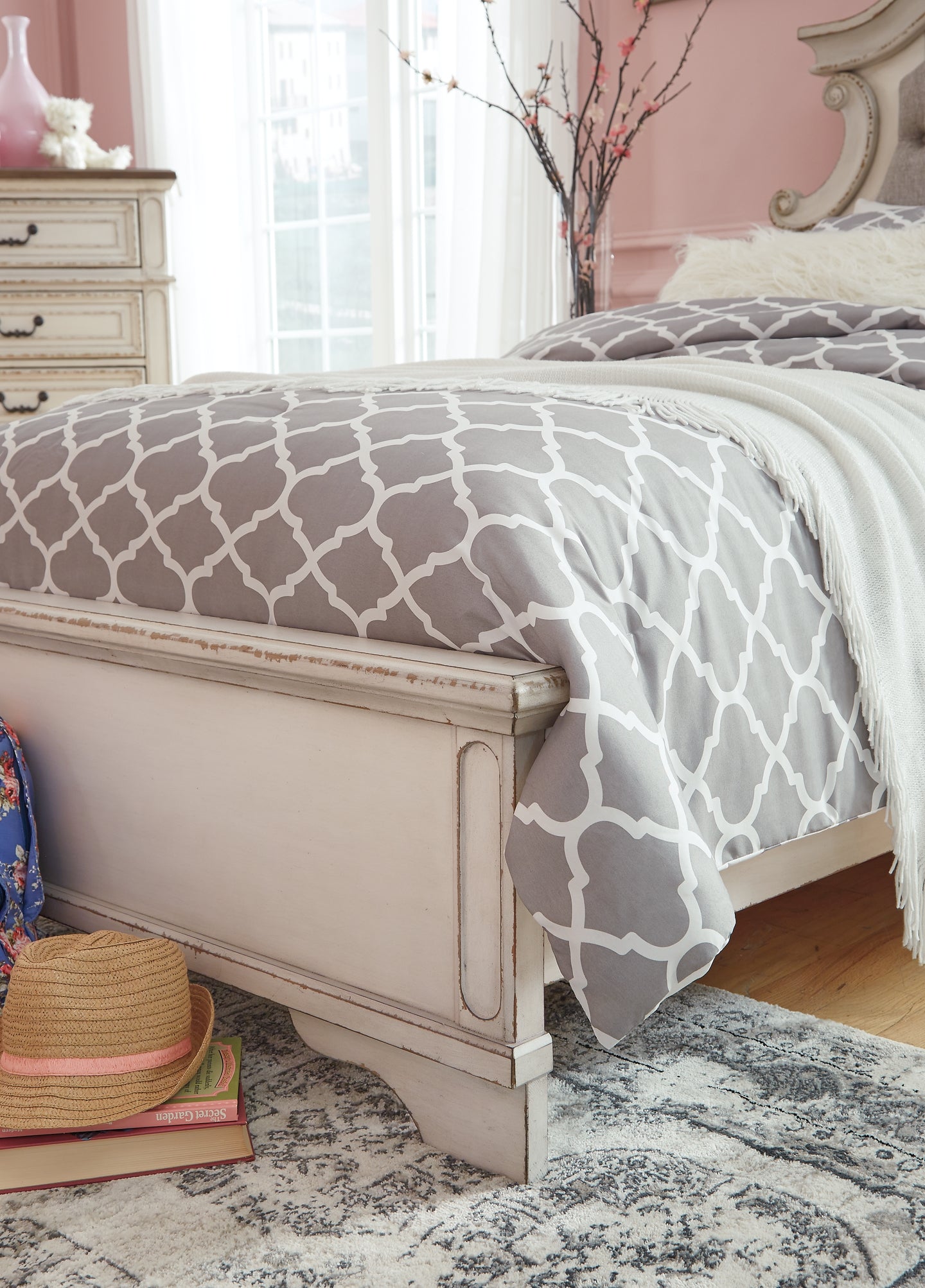 Realyn Upholstered Panel Bed