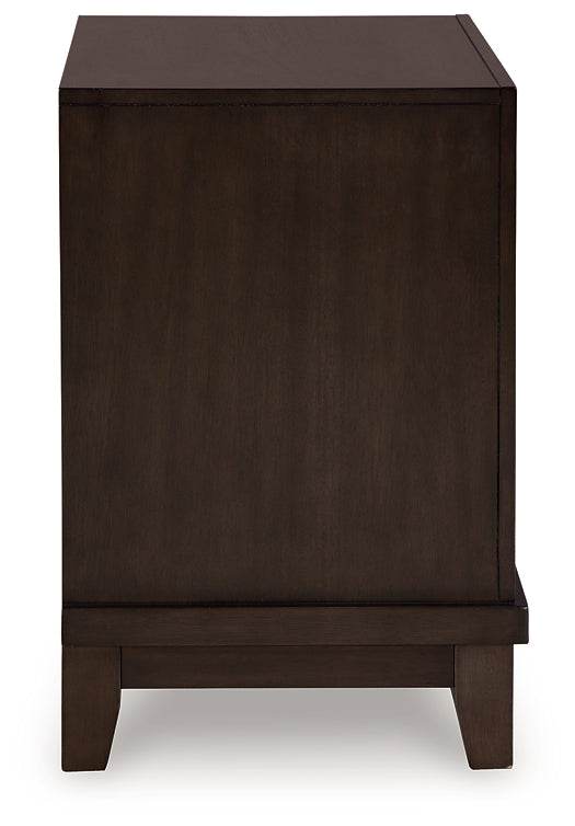 Neymorton Queen Upholstered Panel Bed with Mirrored Dresser and 2 Nightstands