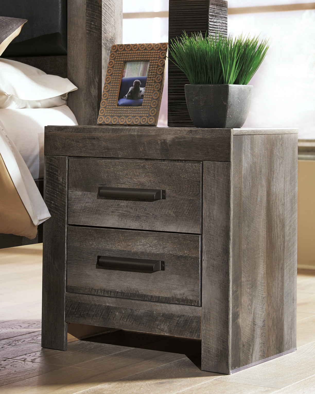 Wynnlow king poster bed deals